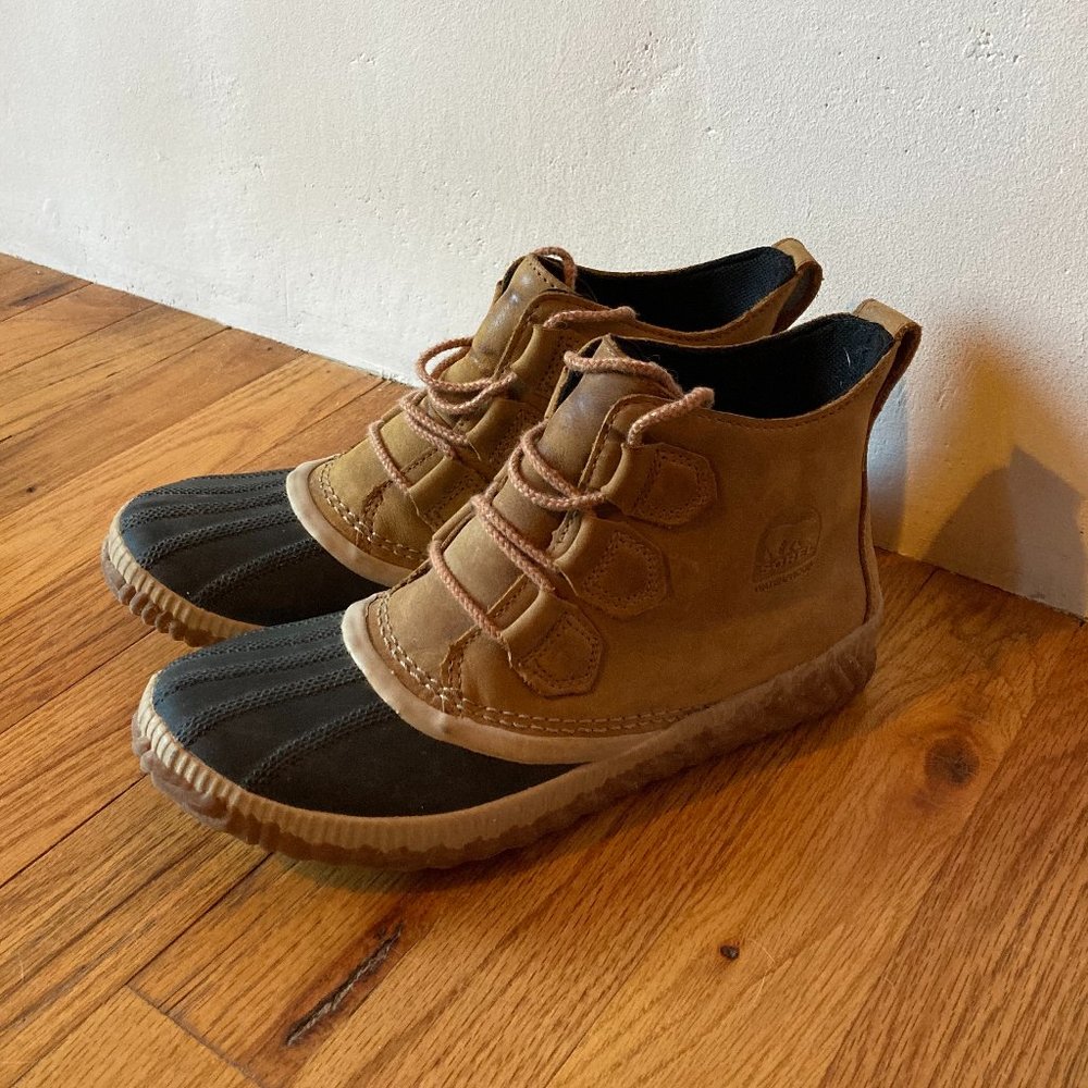 Sorel Out 'N About Leather Duck Boots